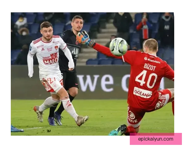 布雷斯特中场控制持续提升，球队表现稳健引人关注